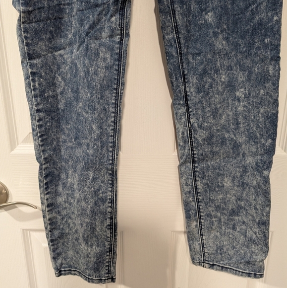 l.e.i. Acid Wash Skinny Jeggings in Size XL (Extra Large) Pull On Style - Picture 4 of 11